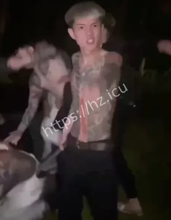 精神小伙